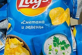 Чипсы Лейс  70 гр сметана зелень